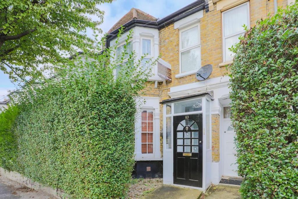 2 Bed Garden Flat Leyton Village Londres Exterior foto