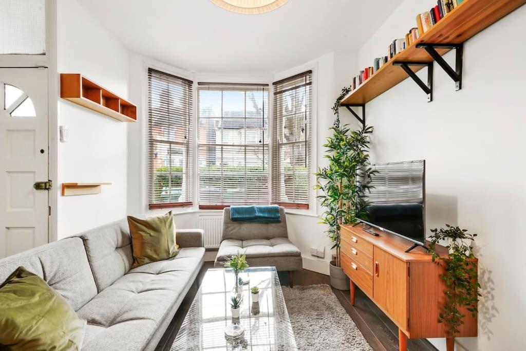 2 Bed Garden Flat Leyton Village Londres Exterior foto