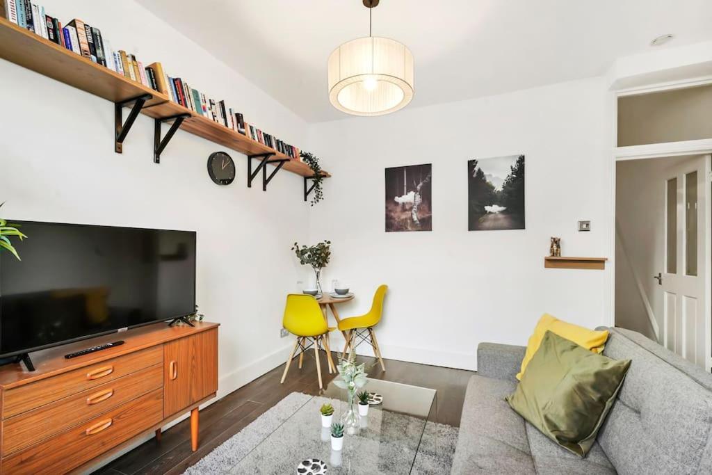2 Bed Garden Flat Leyton Village Londres Exterior foto